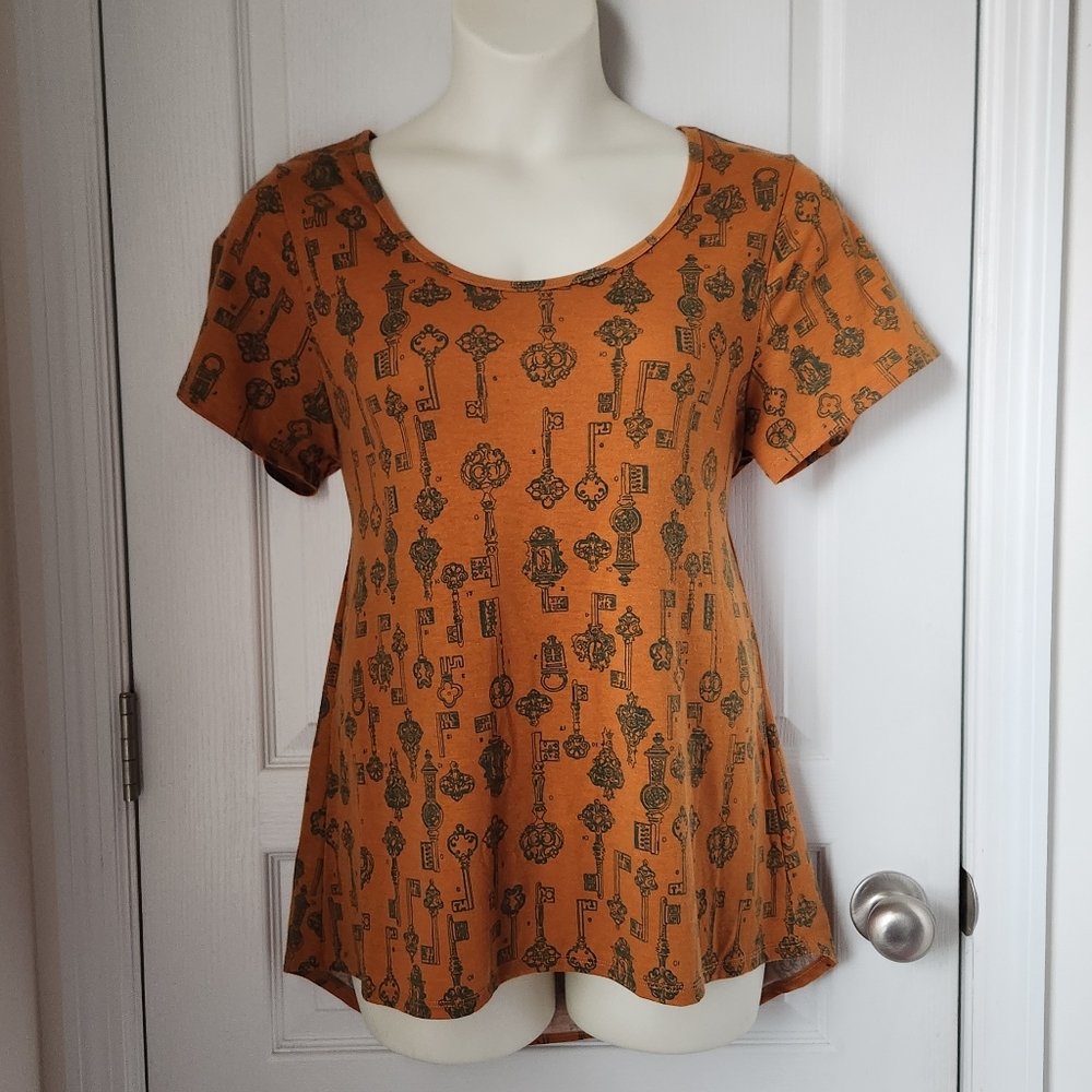 EUC Lularoe Skeleton Key Classic T